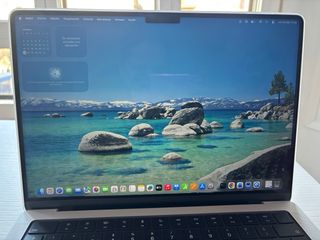 Macbook Pro 14” plata M3 512 GB 8 GB Memoria RAM.
