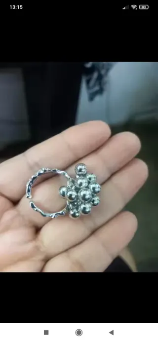 Anello argentato con sfere