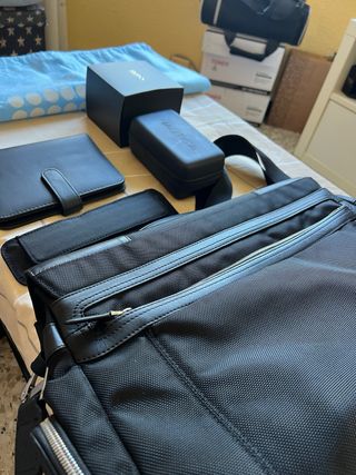 Pack Lujo: Maletín Piquadro + 2 Relojes Premium