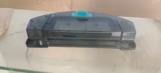 Cepillo Robot Aspirador Cecotec y depósito de polv