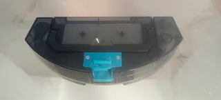 Cepillo Robot Aspirador Cecotec y depósito de polv