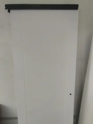 Puerta blanca con 2 mecanizados verticales