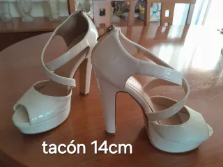 Sandalias tipo charol