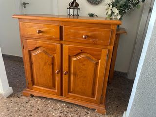 Cómoda pino macizo. En perfecto estado