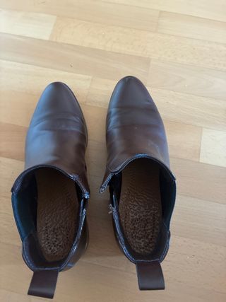 Botines invierno mujer. Color marrón, de piel.