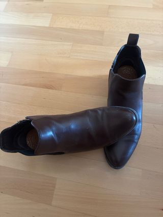 Botines invierno mujer. Color marrón, de piel.