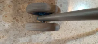 Andador con cesta y asiento