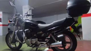 Honda CB 250 Naked Negra