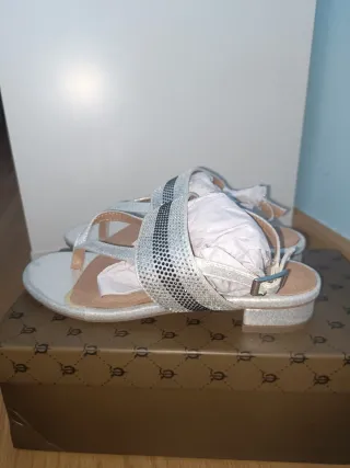 Sandalias El Caballo plateadas talla 36