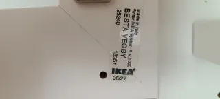 Mueble Besta Ikea 3 puertas cristal