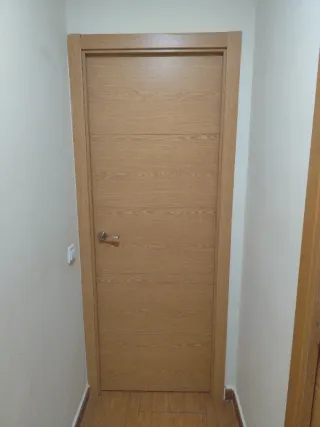 6 Puertas interiores de madera marrones