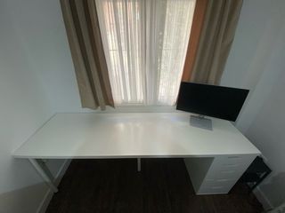 Escritorio de oficina blanco