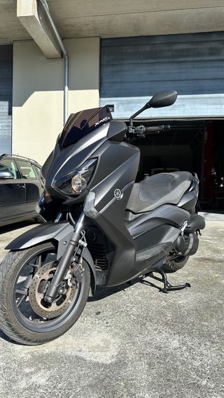 Yamaha XMAX 125 - 2015 - 10.950 km Momo desing
