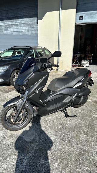 Yamaha XMAX 125 - 2015 - 10.950 km Momo desing