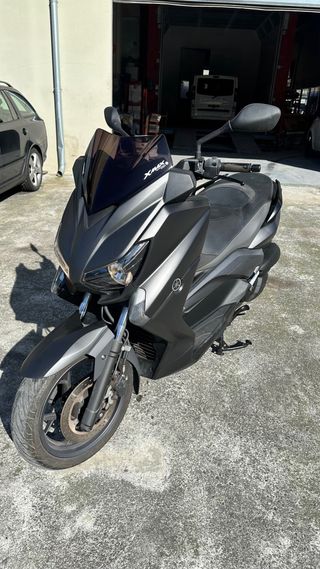Yamaha XMAX 125 - 2015 - 10.950 km Momo desing