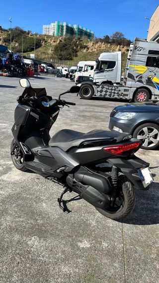 Yamaha XMAX 125 - 2015 - 10.950 km Momo desing