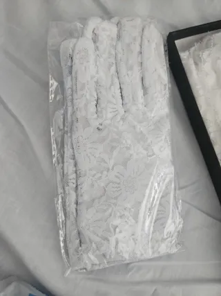 Mantilla de madrina blanca guantes y rosario