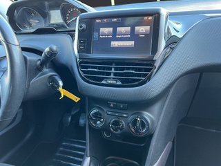 Peugeot 2008 BlueHDi 100 Style 73 kW (100 CV)