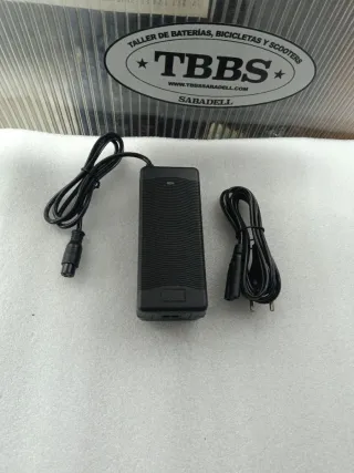 Cargador litio 36V 3 pines hembra 2A