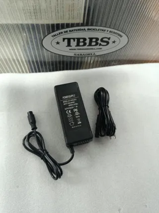 Cargador litio 36V 3 pines hembra 2A