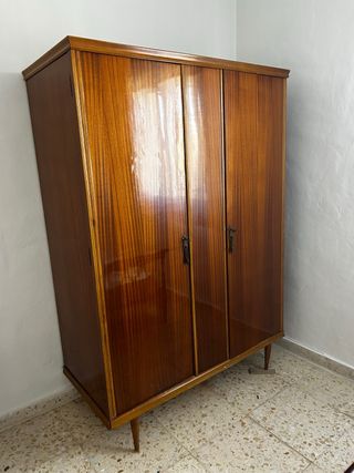 Armario de madera vintage