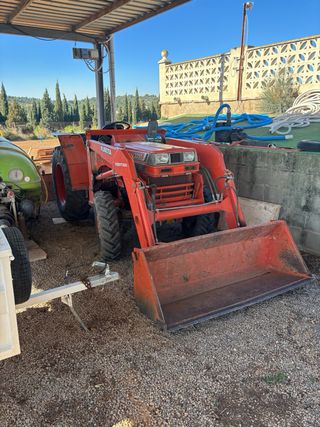 Tractor Kubota L3250, Doble tracción con pala.