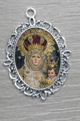 Medalla religiosa para hermandades