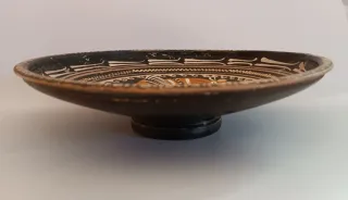 Plato. Magna Grecia. Cerámica de figuras rojas