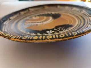 Plato. Magna Grecia. Cerámica de figuras rojas