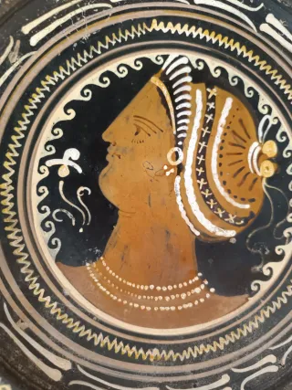 Plato. Magna Grecia. Cerámica de figuras rojas