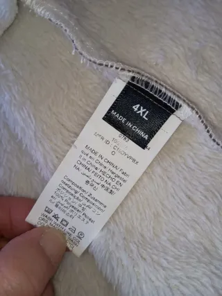 Abrigo de mujer marrón y blanco