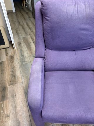 Sillón reclinable morado