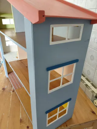 Casa de muñecas madera hecha a mano