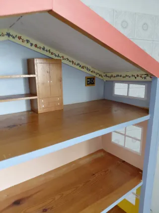 Casa de muñecas madera hecha a mano