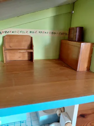 Casa de muñecas madera hecha a mano