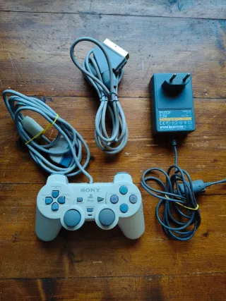 Sony PSone con scatola e giochi