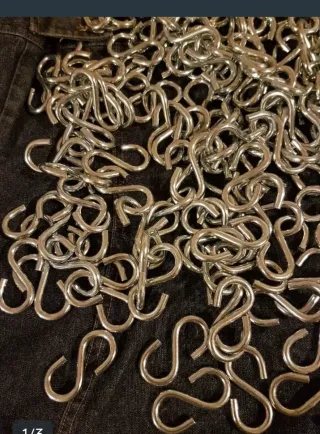 Lote de ganchos metálicos en S