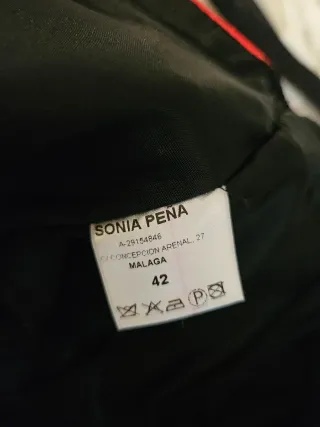 Vestido de fiesta negro y rojo con torera