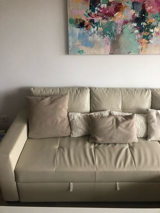 URGE VENDER PACK Sofá cama beige + mesa elevable