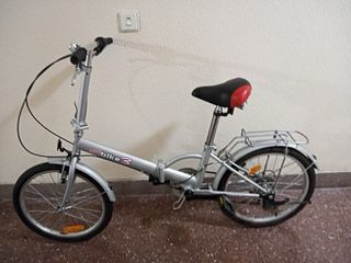 Bicicleta plegable plateada