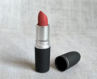 Barra de labios Powder Kiss Lipstick MAC (NUEVO)