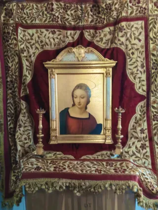 Antica pala d'altare dorata