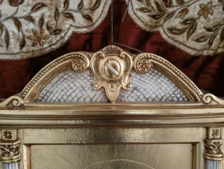 Antica pala d'altare dorata