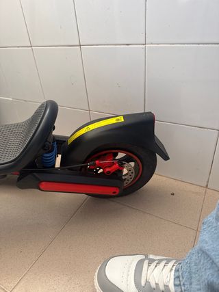 Patinete eléctrico Bongo homologado rueda pinchada