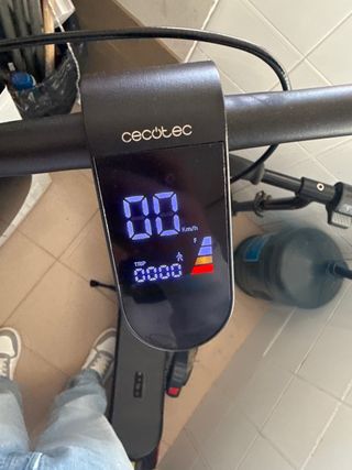 Patinete eléctrico Bongo homologado rueda pinchada