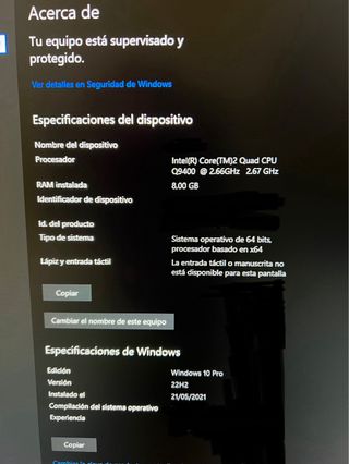 Torre PC con pantalla, teclado y ratón