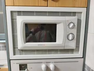 Frigorífico + Horno y Microondas Integrable