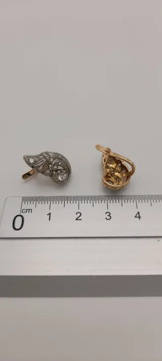 Pendientes de oro 18kt con brillantes.