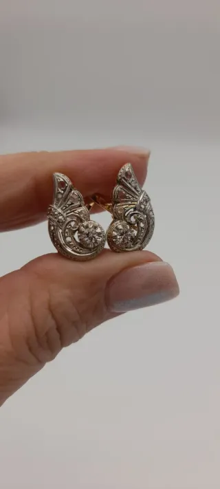 Pendientes de oro 18kt con brillantes.