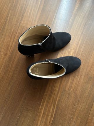 Stivaletti neri con borchie